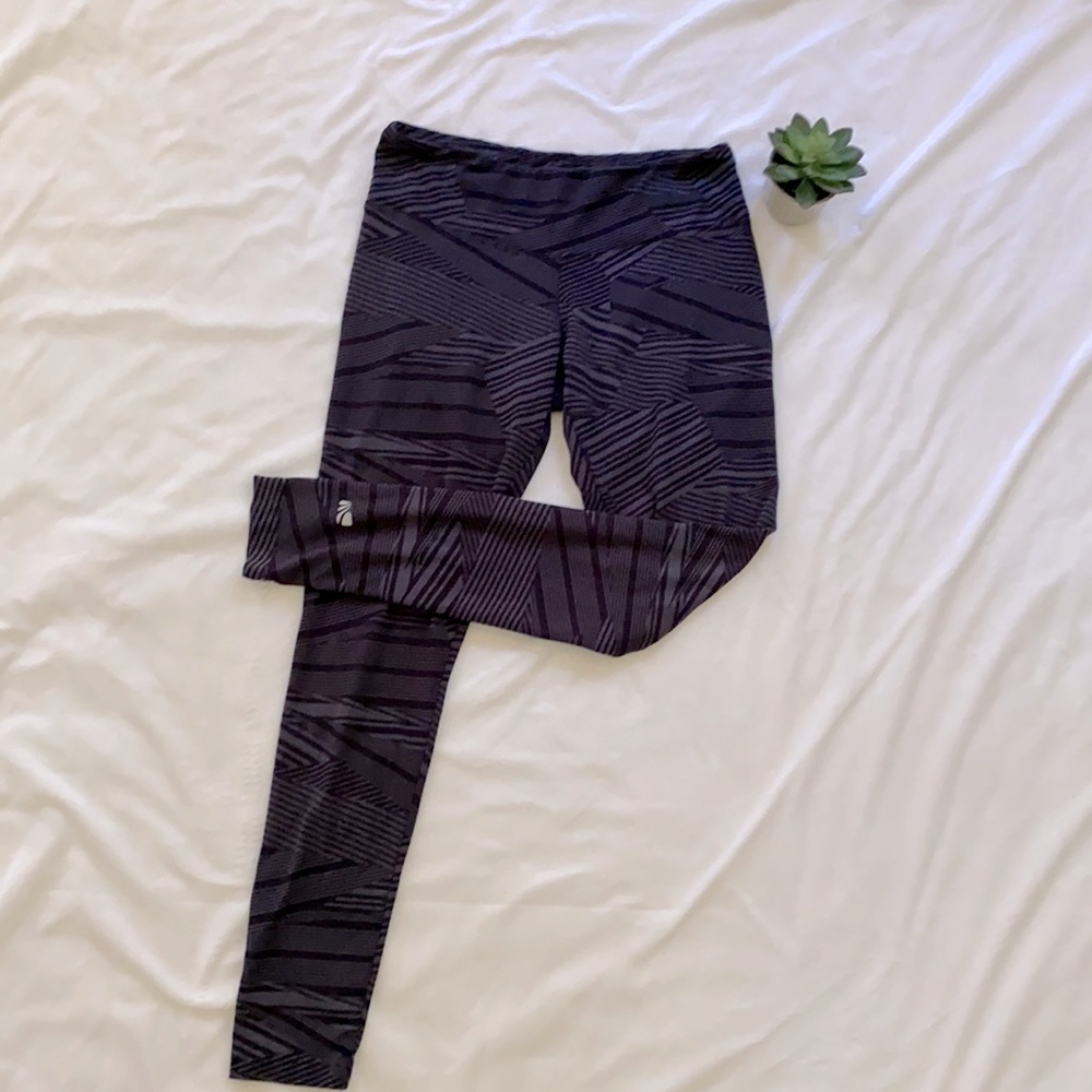 Zig zag striped leggings
